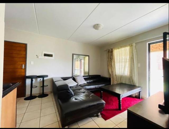 2 BEDROOM APARTMENT FOR SALE IN OLIFANTSVLEI